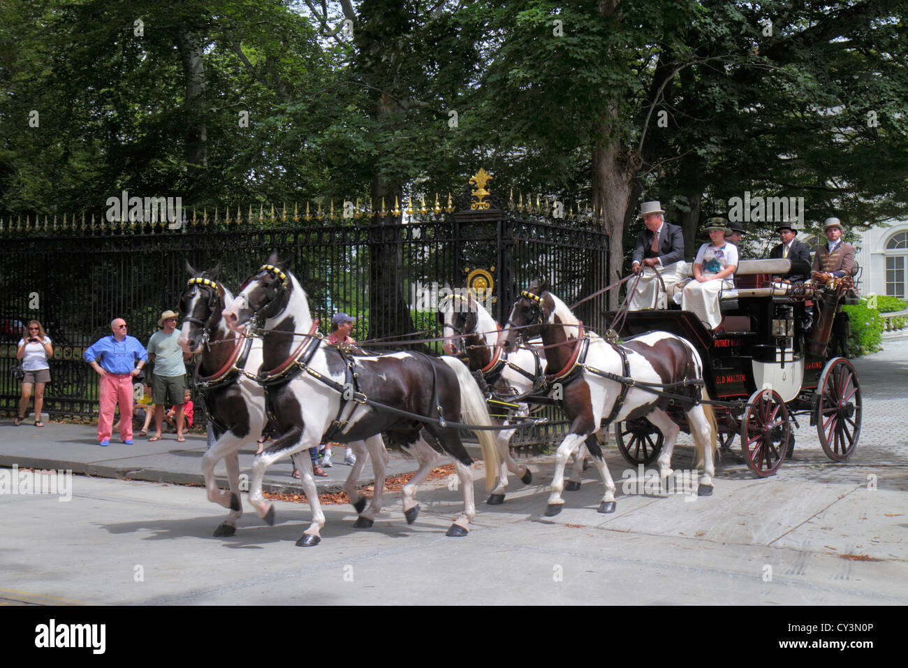 Rhode Island Newport, Bellevue Avenue, Coaching Weekend, carrozze del XIX secolo, Marble House 1892, residenze d'epoca dorate, museo, Newport Preservation Society Foto Stock