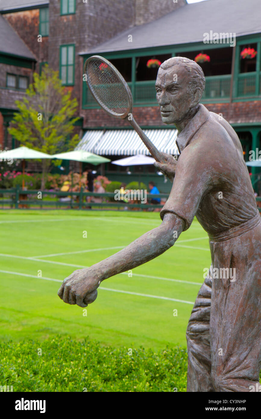 Rhode Island Newport, Bellevue Avenue, International Tennis Hall of Fame & Museum, Newport Casino, campo d'erba, statua, Fred Perry, RI120819056 Foto Stock