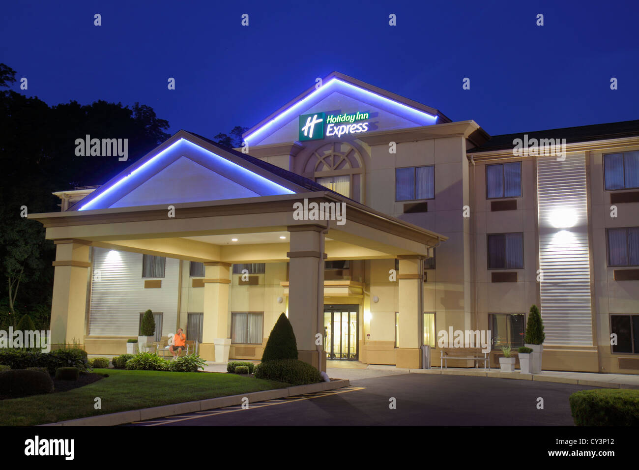 Rhode Island Newport, Middletown, Holiday Inn Express, motel, hotel, facciata, ingresso, tramonto, notte, RI120819076 Foto Stock