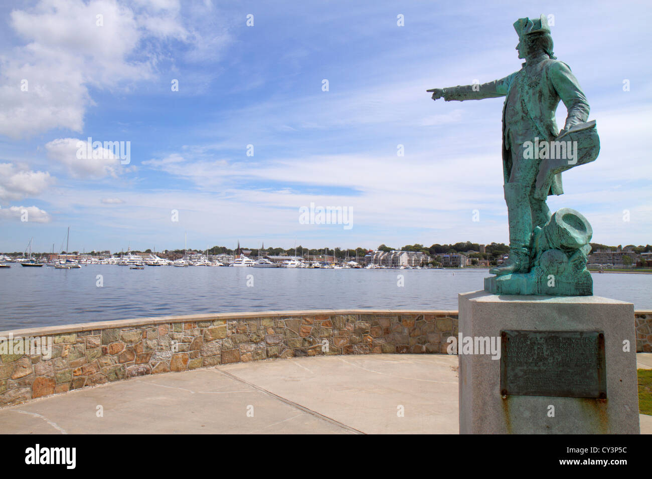 Rhode Island Newport, King Park, Brenton Cove, Newport Harbour, Statua e monumento a Rochambeau, RI120820005 Foto Stock