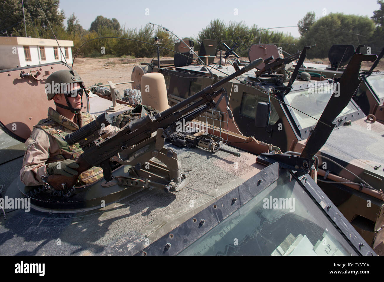 Militare olandese di pattuglia nella provincia di Kunduz, Afghanistan Foto Stock