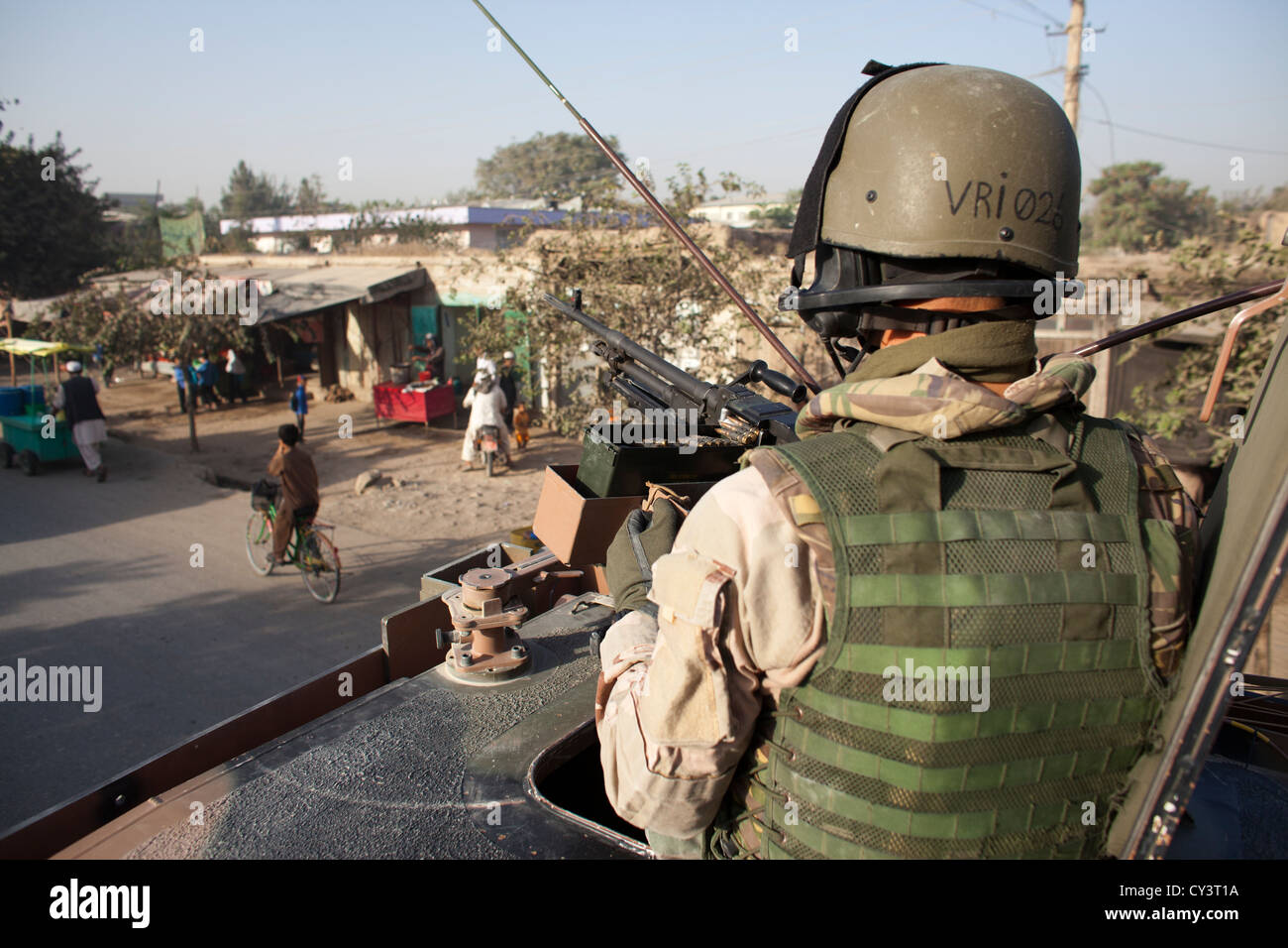 Militare olandese di pattuglia nella provincia di Kunduz, Afghanistan Foto Stock