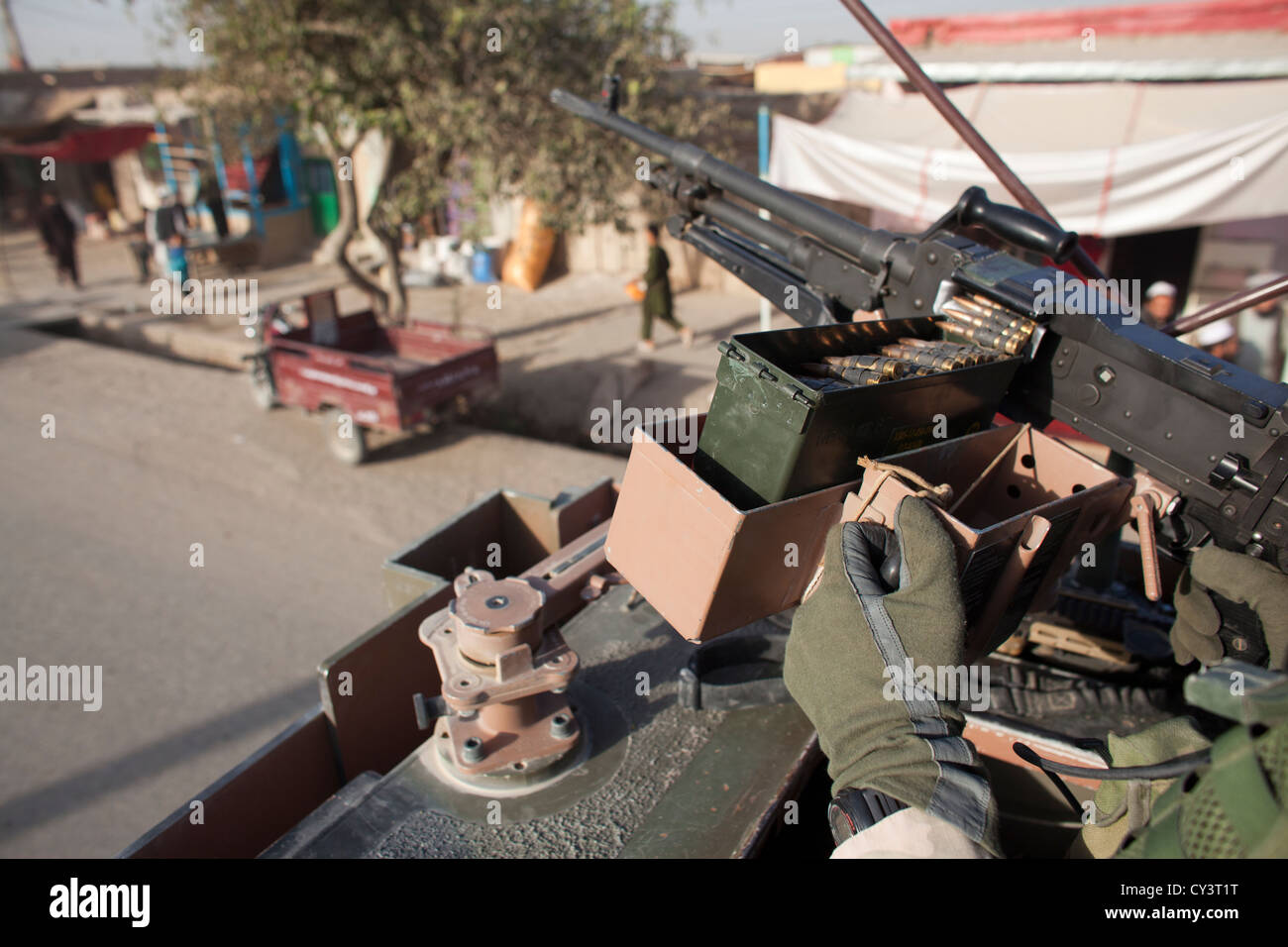 Militare olandese di pattuglia nella provincia di Kunduz, Afghanistan Foto Stock