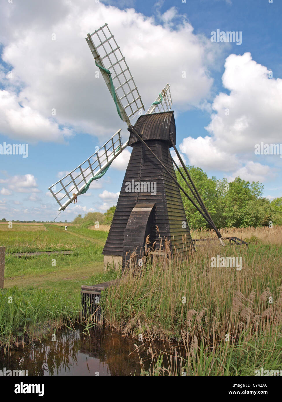 Vento in legno powered fen pompa di drenaggio a Wicken Fen Riserva Naturale, Lode Lane, Wicken, Ely, Cambridge, East Anglia. Foto Stock