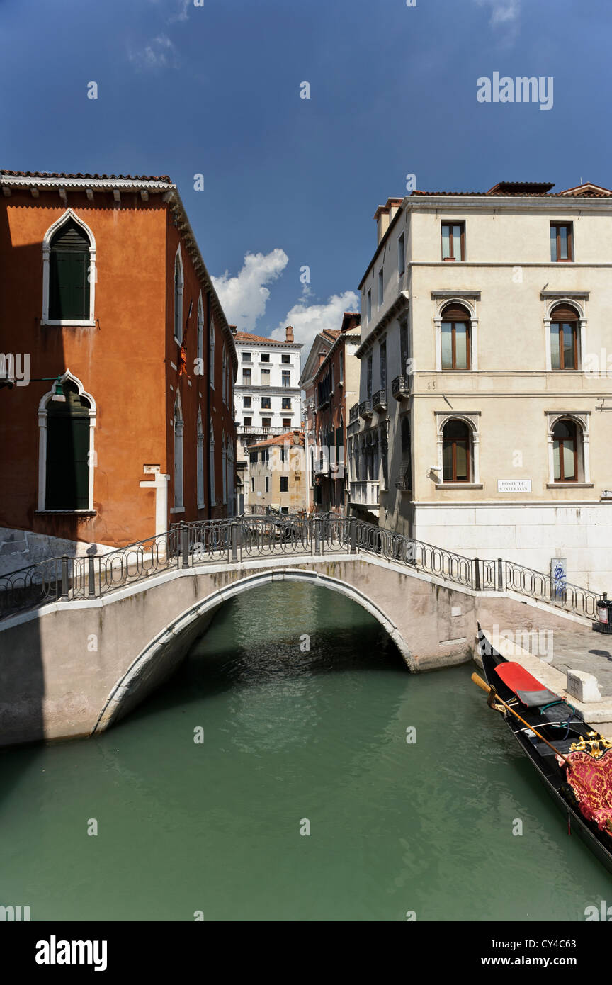 Ponte veneziano da Daniele Manin Square, Venezia, Italia. Foto Stock