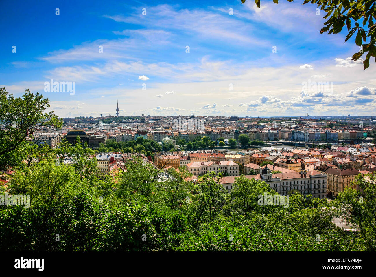 Vista di Praga Città dal parco Petrin nella Repubblica Ceca Foto Stock