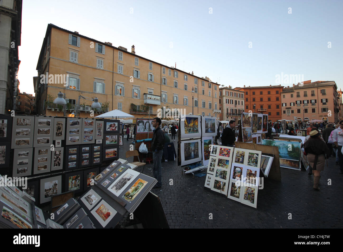 Roma, Roma, Roma, tha famosa Piazza Navona, ampia angolazione del fascino di bancarelle, Italia, viaggi, turismo Foto Stock