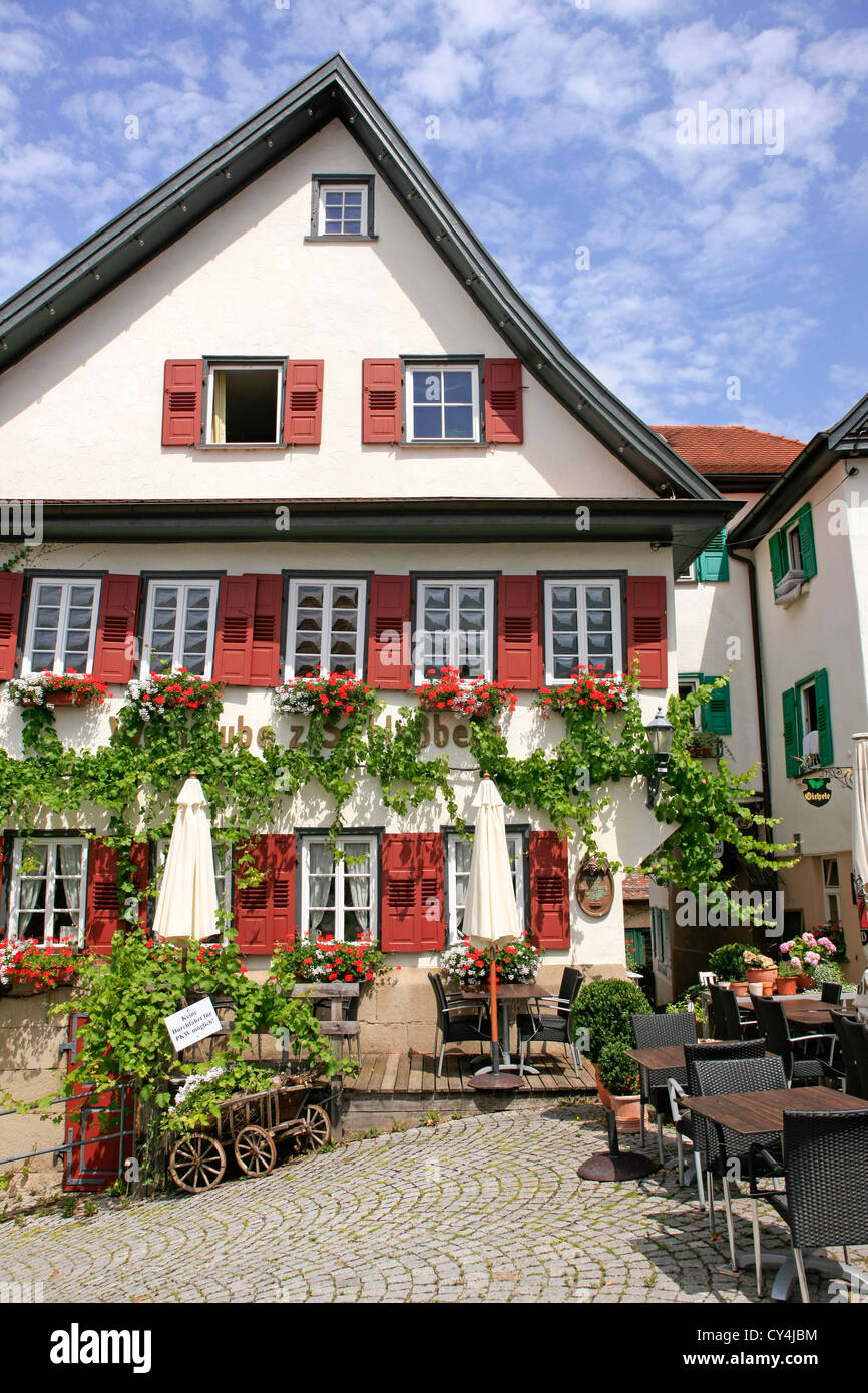 Tradizionale pub bavarese nella piccola cittadina di Nurtingen nella Germania meridionale Foto Stock