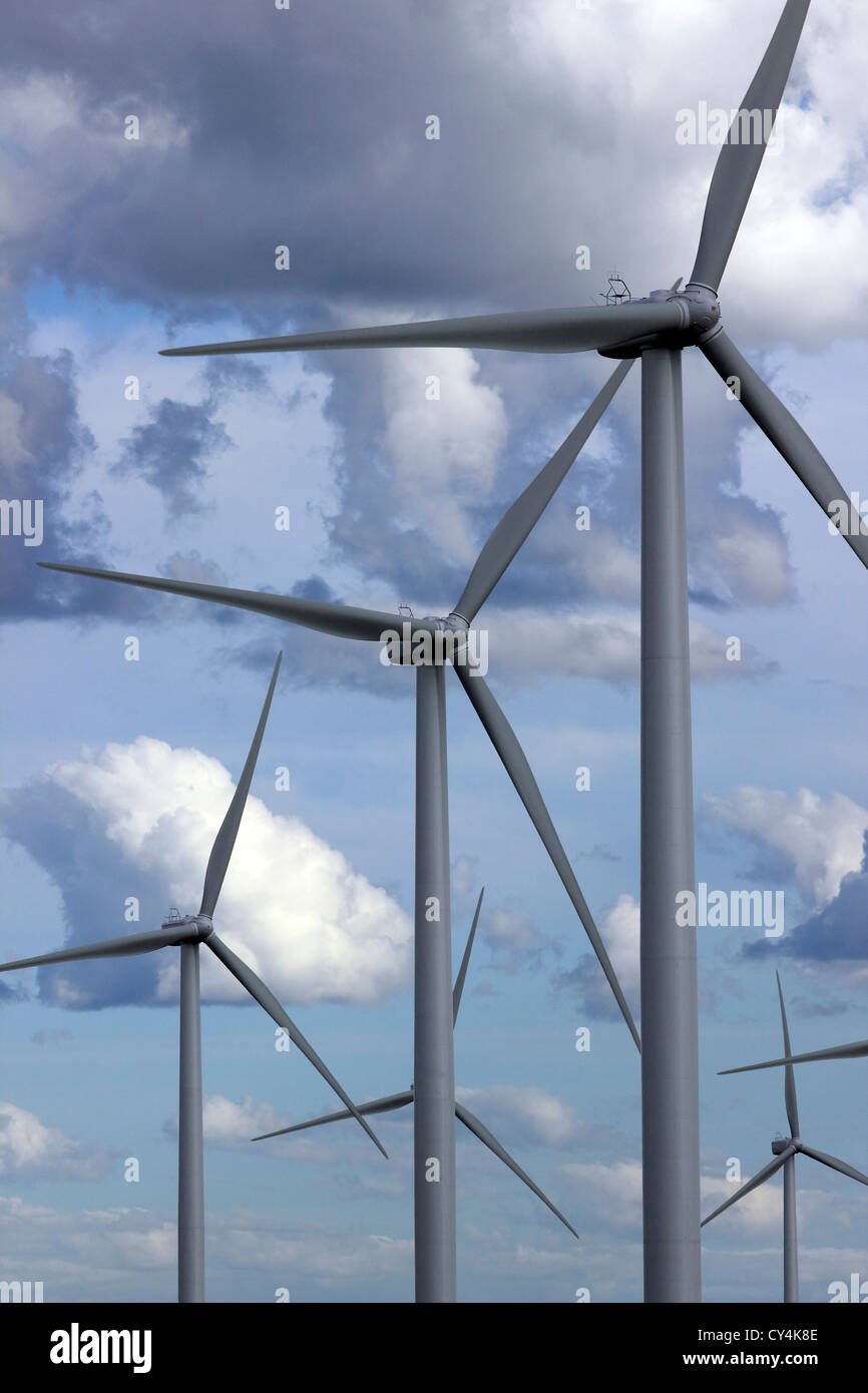 Wind Farm Nova Scotia Canada Amherst Canadian Maritimes turbina eolica energia verde energia elettrica mulini a vento pale generando Foto Stock