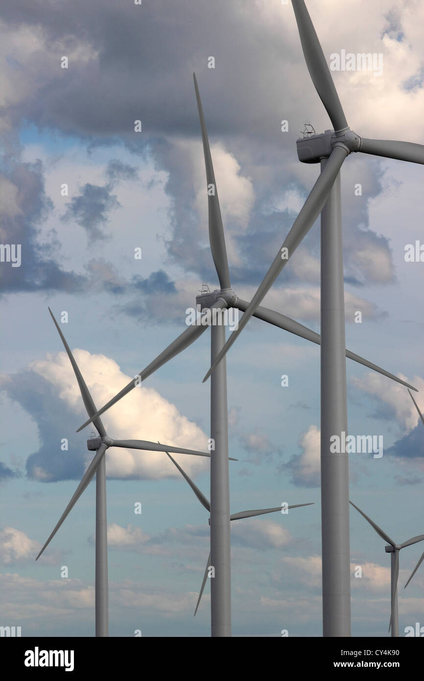 Wind Farm Nova Scotia Canada Amherst Canadian Maritimes turbina eolica energia verde energia elettrica mulini a vento pale generando Foto Stock