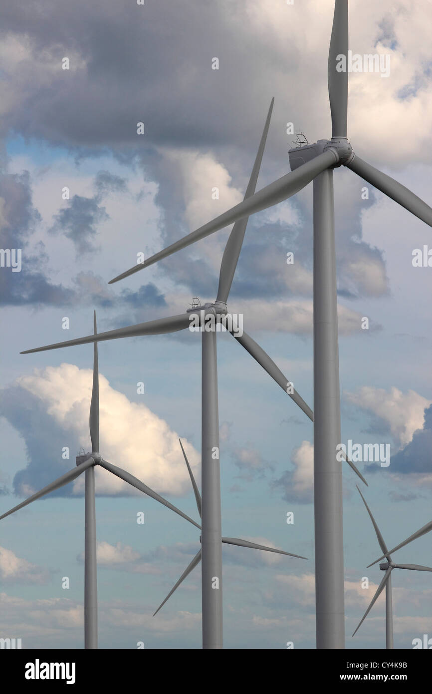 Wind Farm Nova Scotia Canada Amherst Canadian Maritimes turbina eolica energia verde energia elettrica mulini a vento pale generando Foto Stock