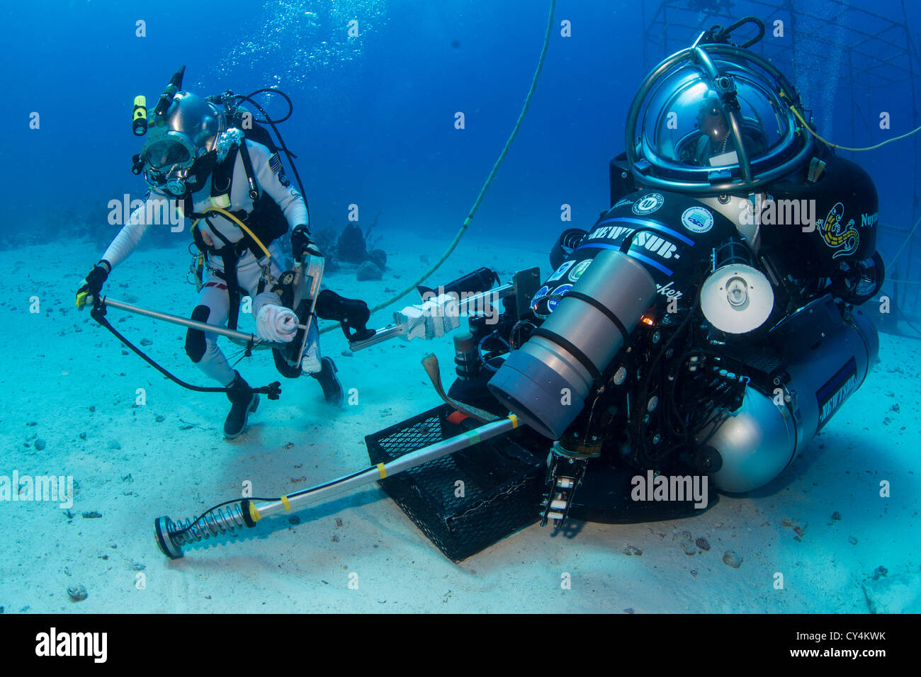 Gli astronauti della NASA la formazione con profonda sottomarino del lavoratore Foto Stock