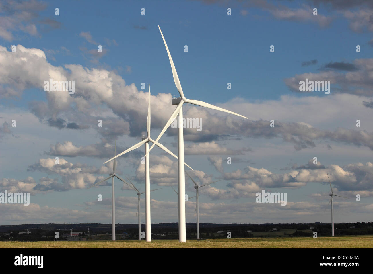 Wind Farm Nova Scotia Canada Amherst Canadian Maritimes turbina eolica energia verde energia elettrica mulini a vento pale generando Foto Stock