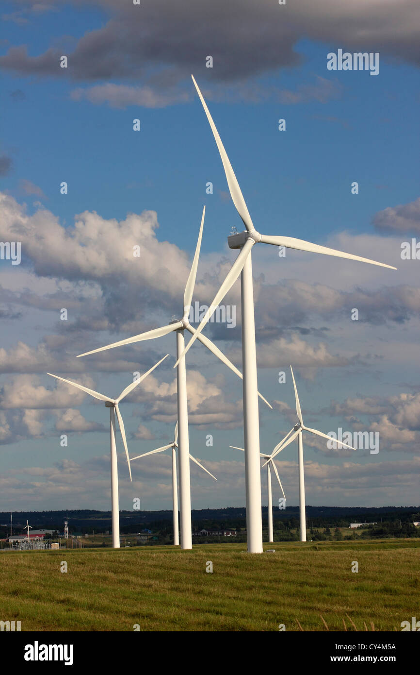 Wind Farm Nova Scotia Canada Amherst Canadian Maritimes turbina eolica energia verde energia elettrica mulini a vento pale generando Foto Stock