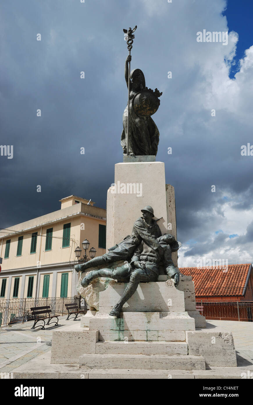 Il memoriale di guerra a Novara di Sicilia, Sicilia, Italia. Foto Stock