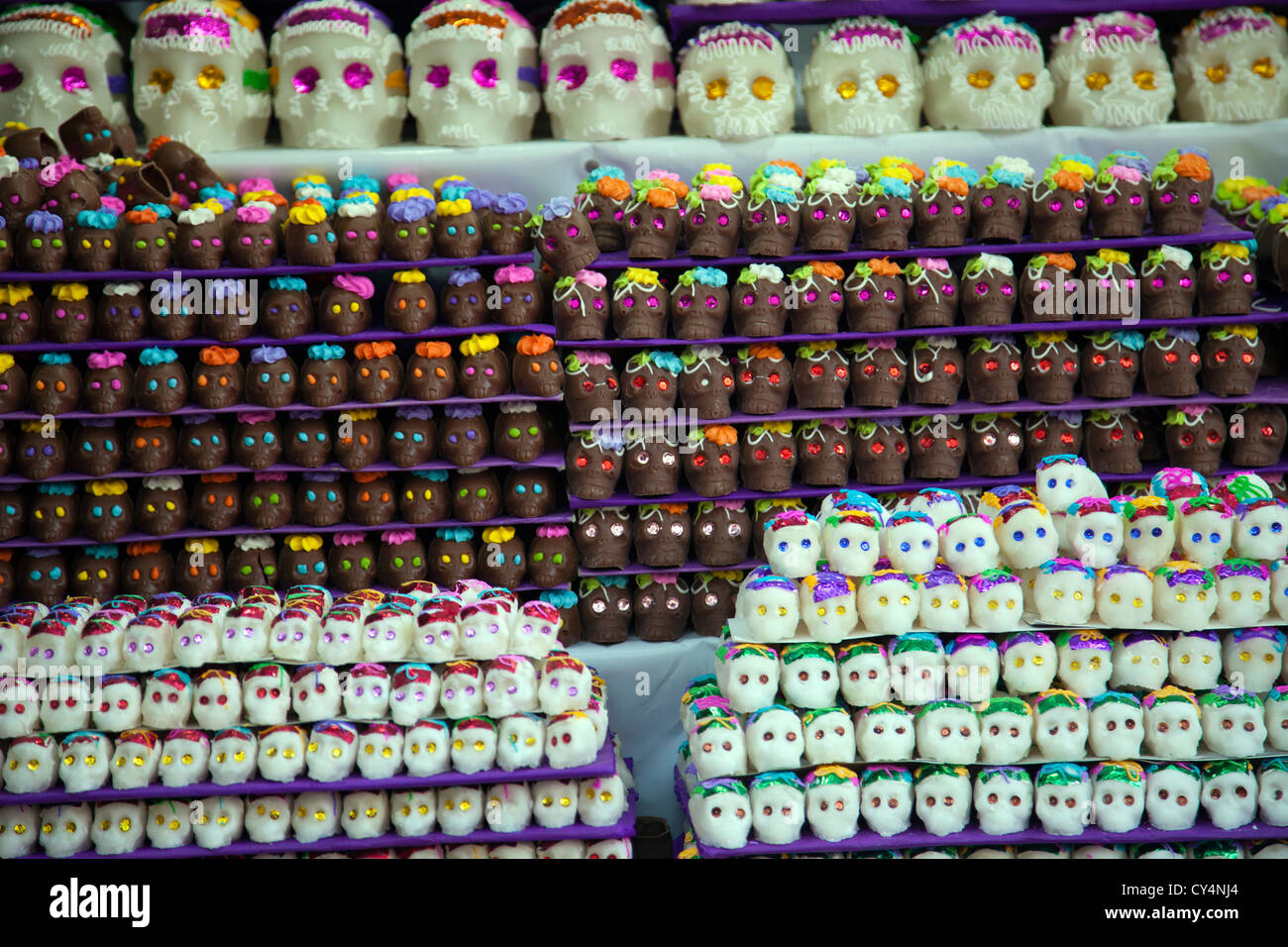 Dolce Calaveras -skulls - per celebrare il Dia de los Muertos, in stallo a Giamaica Mercato in Colonia in Giamaica a Venustiano Carranza Foto Stock