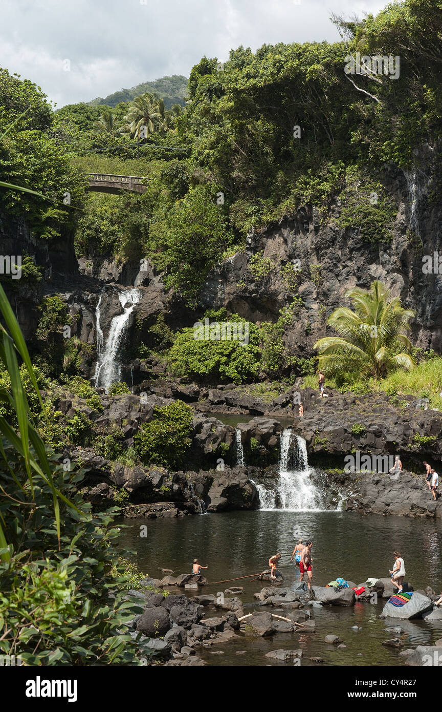 Elk284-4881v Hawaii Maui, Haleakala National Park, sette piscine sacra con i visitatori Foto Stock
