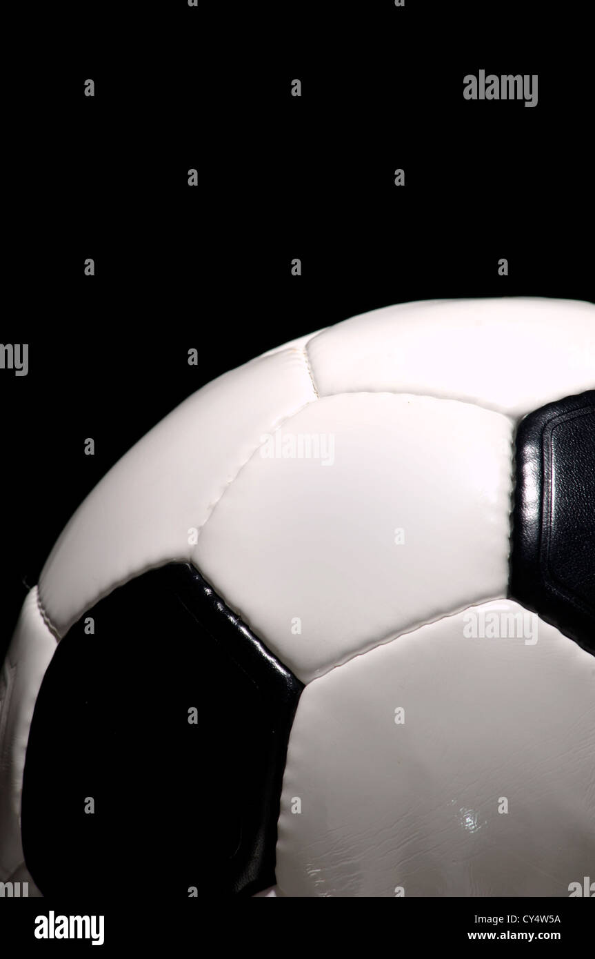 Soccer - Calcio con sfondo nero Foto Stock