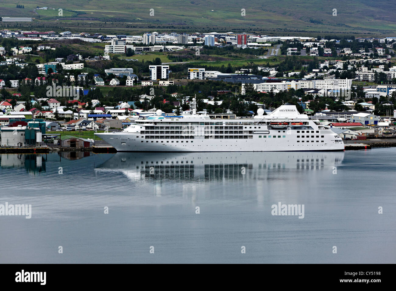 Lussuosa nave da crociera Silver Cloud nel porto di Akureyri, Islanda Foto Stock