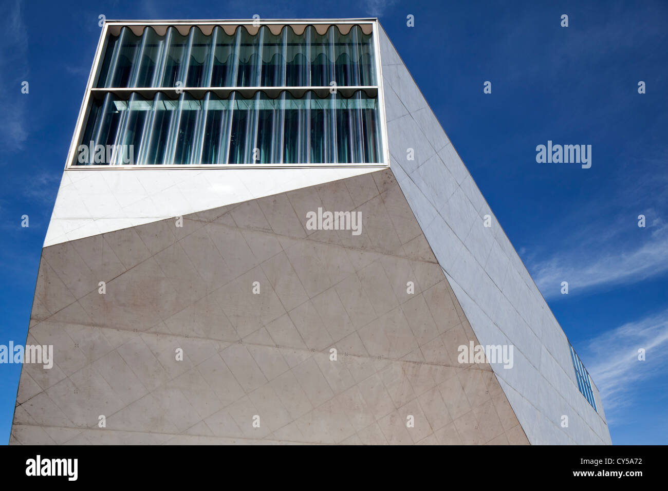 Casa da Musica (Casa della Musica) concert hall di Porto (Porto), Portogallo. Completato nel 2005 dall'architetto Rem Koolhaas Foto Stock