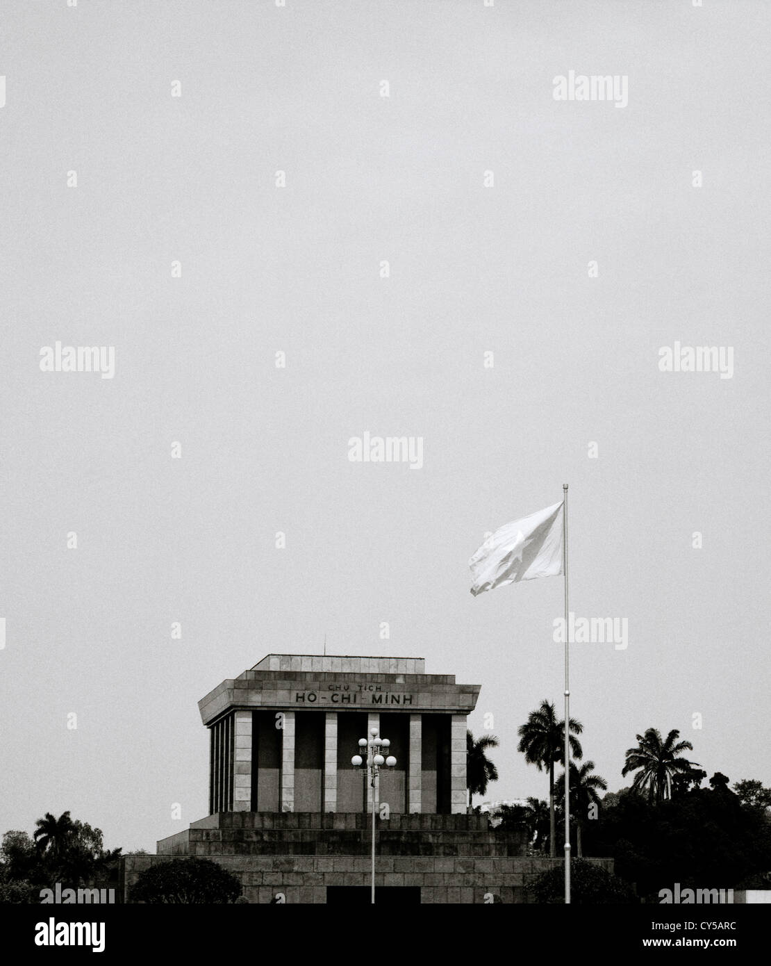 Mausoleo di Ho chi minh in ba dinh square a hanoi in Vietnam in estremo oriente Asia sudorientale. storia icona leader iconico ispirazione storico viaggio Foto Stock
