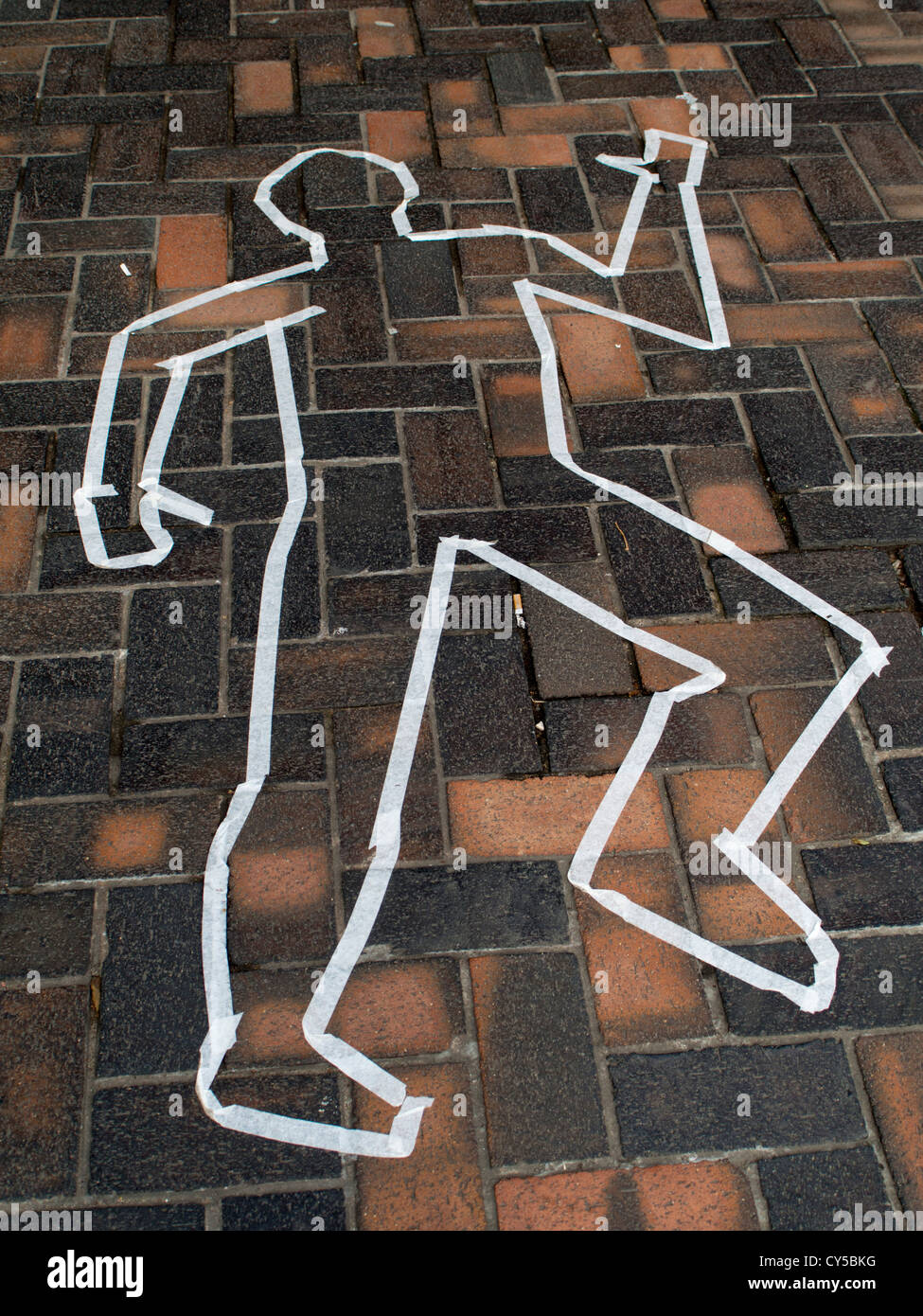 Profilo bianco del corpo sul pavimento Sheffield South Yorkshire Inghilterra Foto Stock