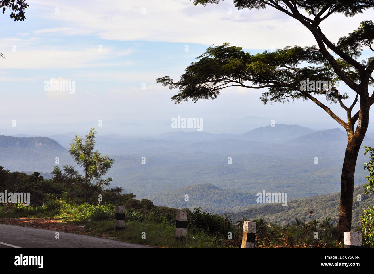 Vista di Trivandrum Ponmudi dalle colline. Foto Stock