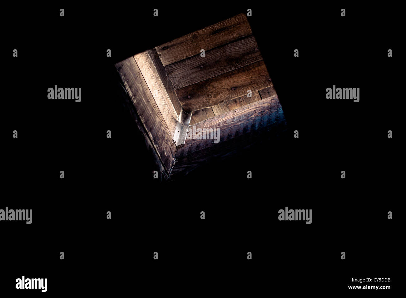 Albero nel soffitto della camera del gas utilizzato per depositare Zyklon B gas, Auschwitz I campo di concentramento, Polonia Foto Stock