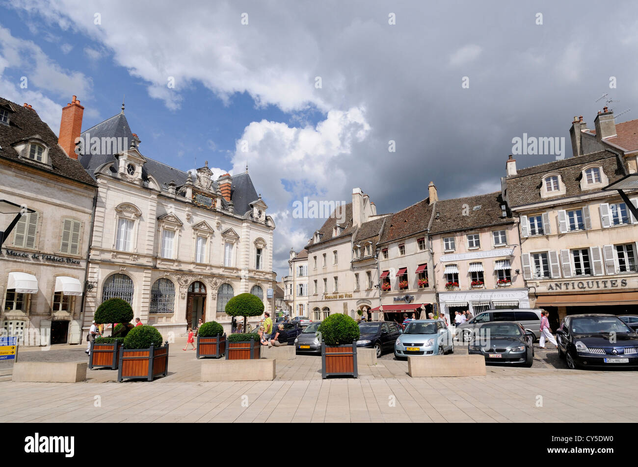 La piazza della città in Beaune, Borgogna, Cote d'Or, Francia, Europa Foto Stock
