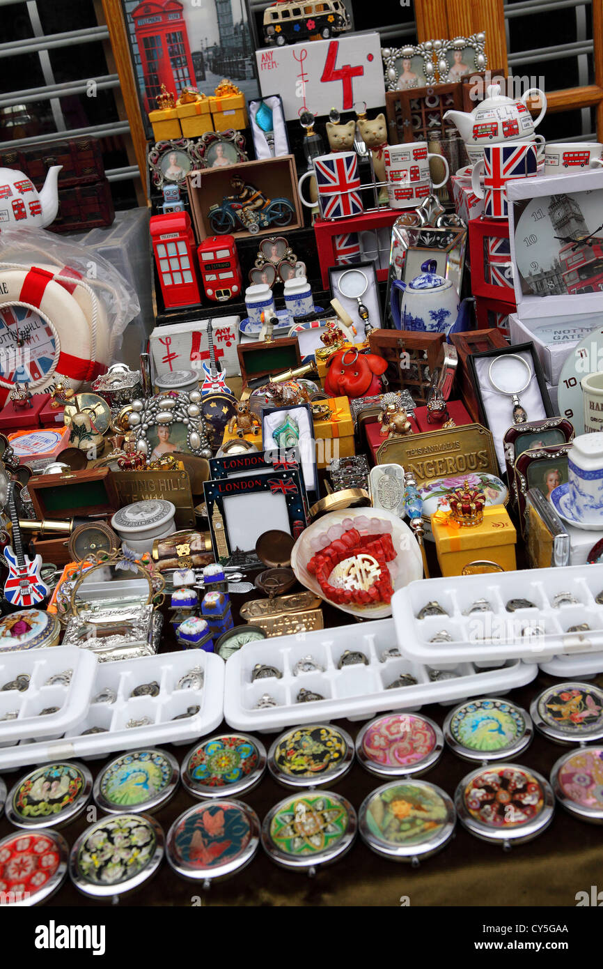 Uno di (14) le immagini relative al mercato di Portobello Road dal fotografo e le imprese che vendono antichità e bric-a-brac. Foto Stock