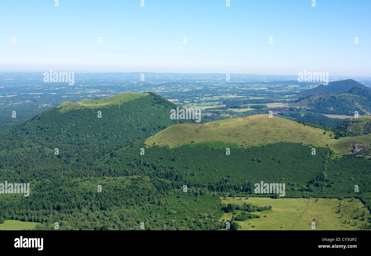 Parco naturale regionale dei Vulcani dell'Alvernia, patrimonio mondiale dell'UNESCO, Puy of come e Grand Suchet. Dipartimento del Puy de Dome, Auvergne-Rhone-Alpes, Francia Foto Stock
