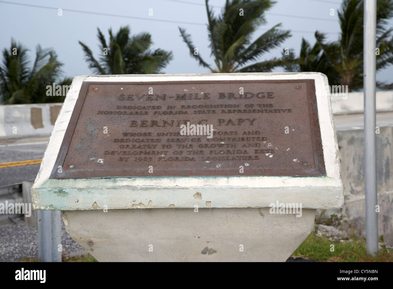 Sette miglia di ponte bernie c papy dedizione di placca chiave maratona Florida keys usa Foto Stock