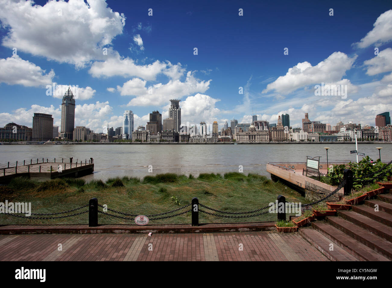 Shanghai bund con blue sky,Shanghai in Cina Foto Stock