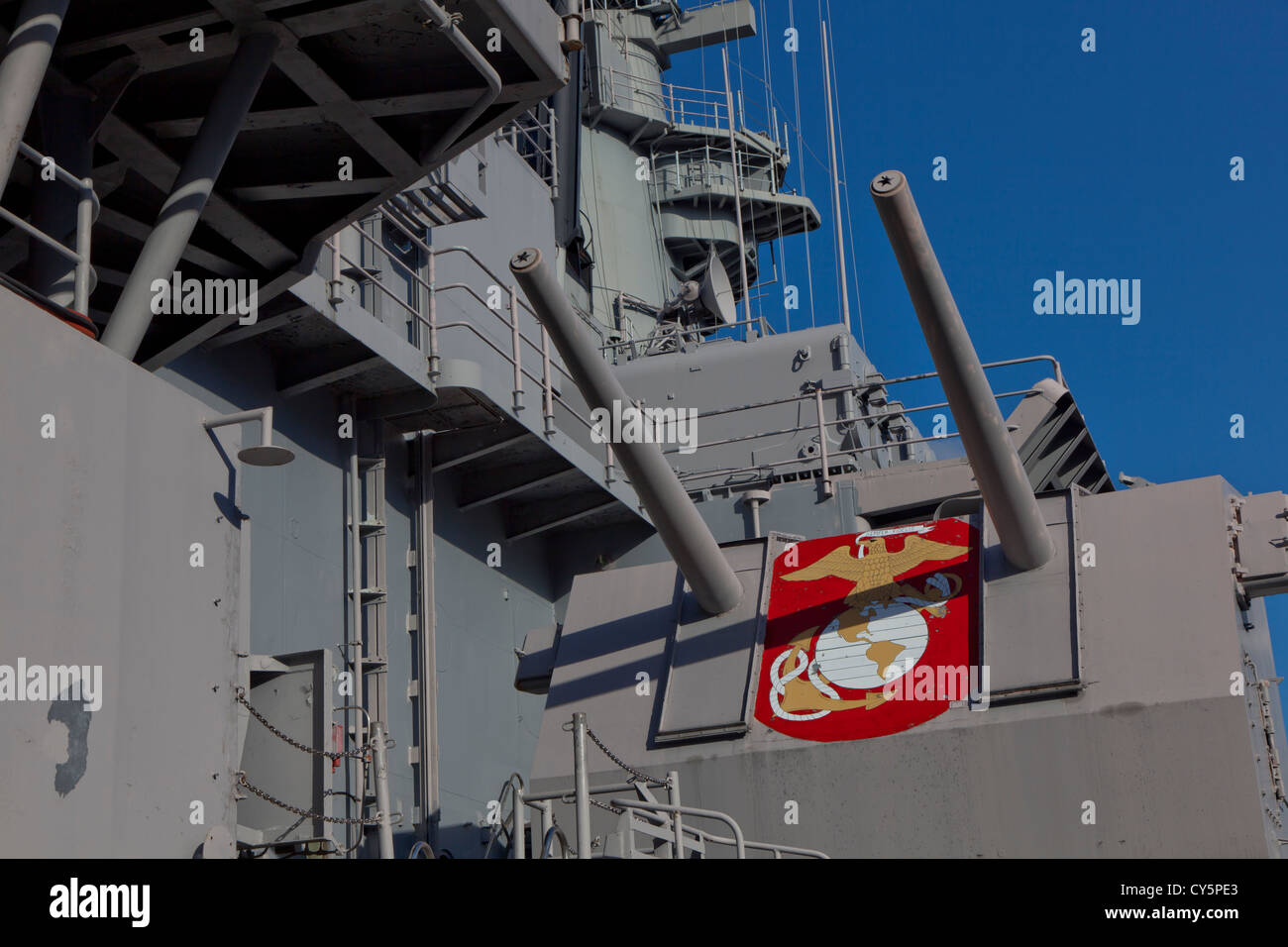 Noi emblema marino dipinta su una parte della USS Wisconsin corazzata ancorata al Nautilus in Norfolk, Virginia Foto Stock