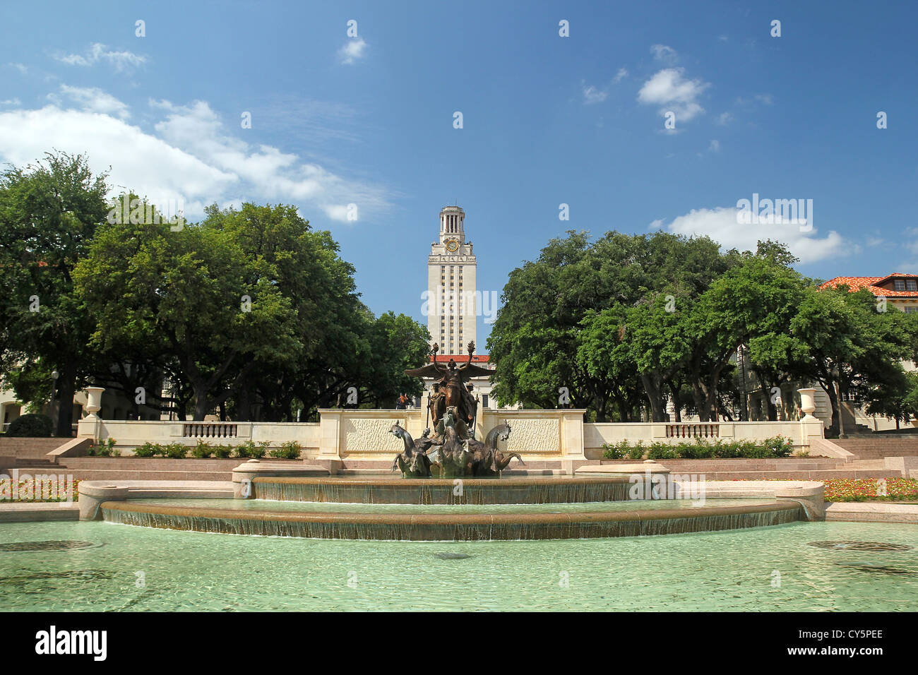 Littlefield Fontana e la University of Texas di Austin, UT torre in background, Austin, Texas Foto Stock