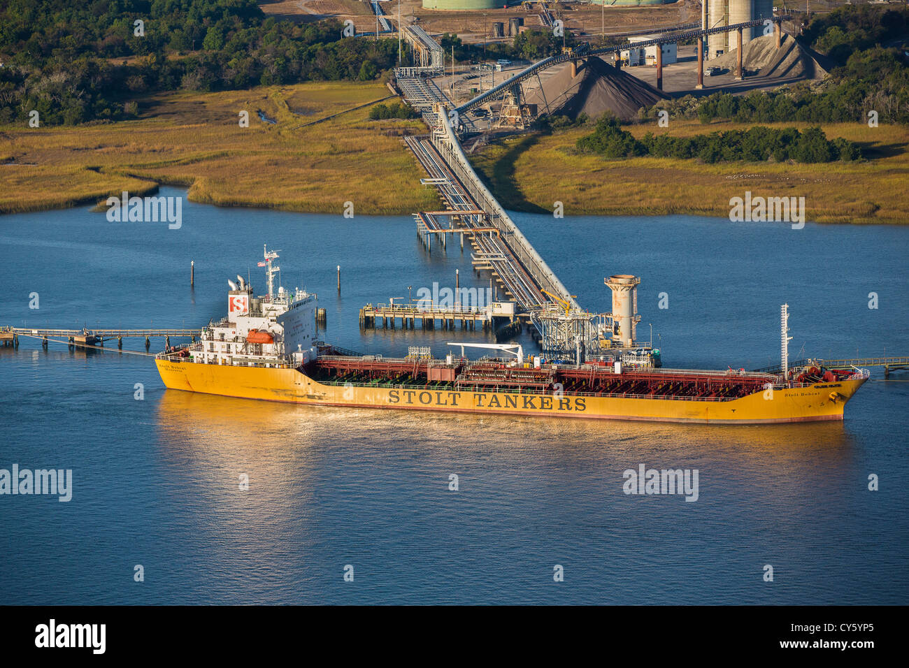 Vista aerea di una nave cisterna a Charleston, Carolina del Sud. Foto Stock