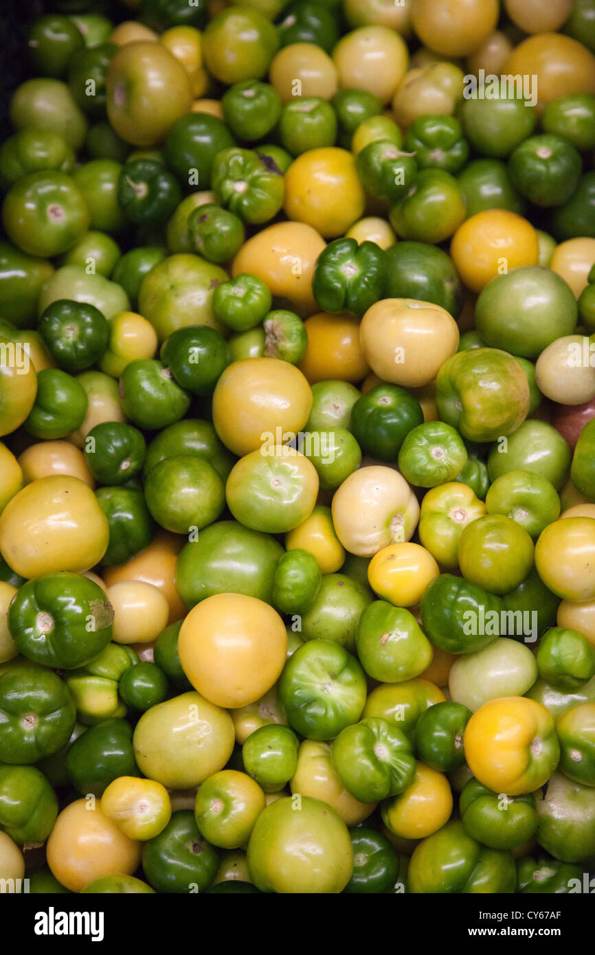 Tomatillos (dehusked) al mercato della Giamaica in Colonia in Giamaica a Venustiano Carranza borough di Città del Messico Foto Stock