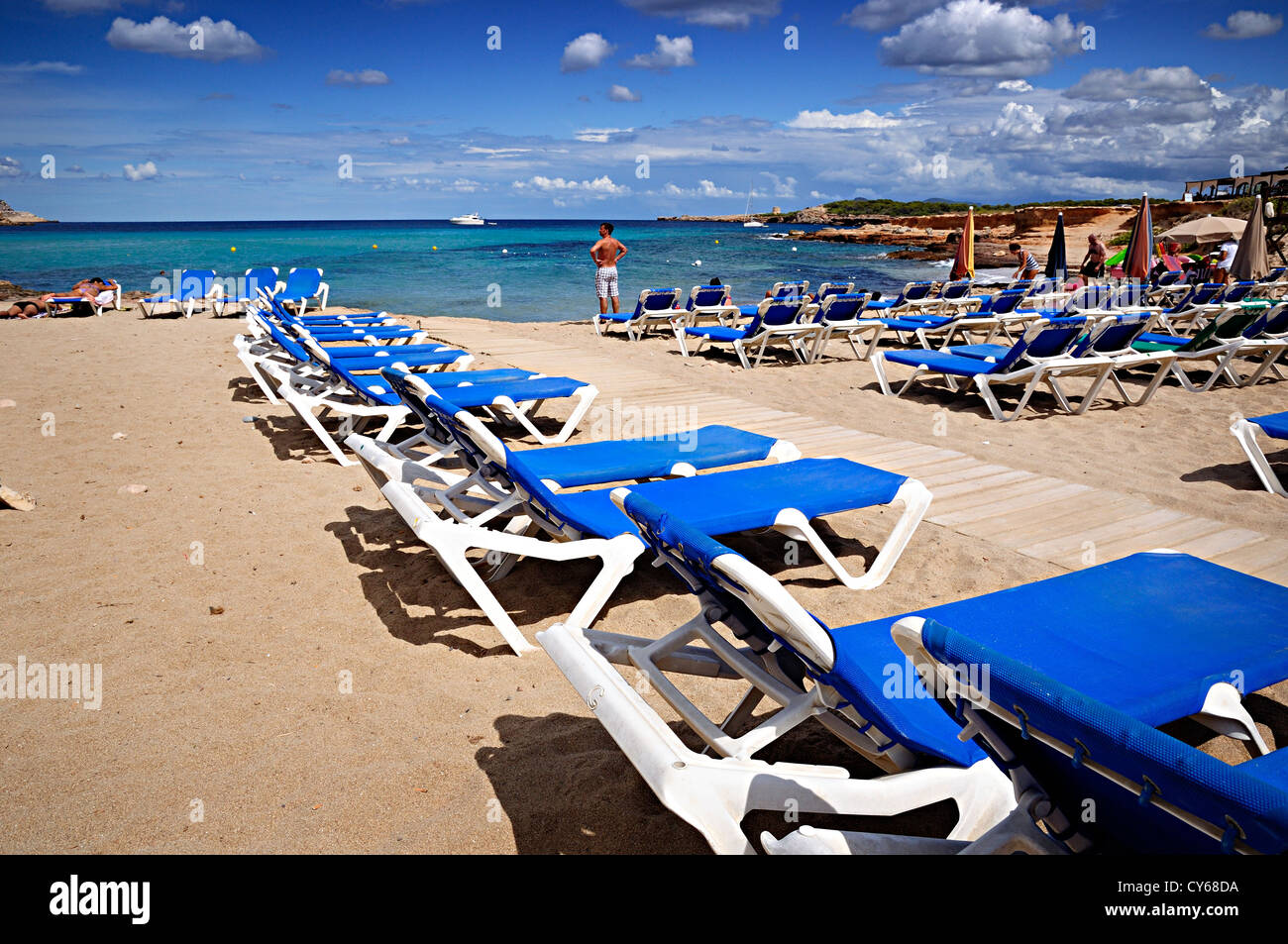 I turisti in Cala Comte beach. Ibiza, Isole Baleari, Spagna Foto Stock