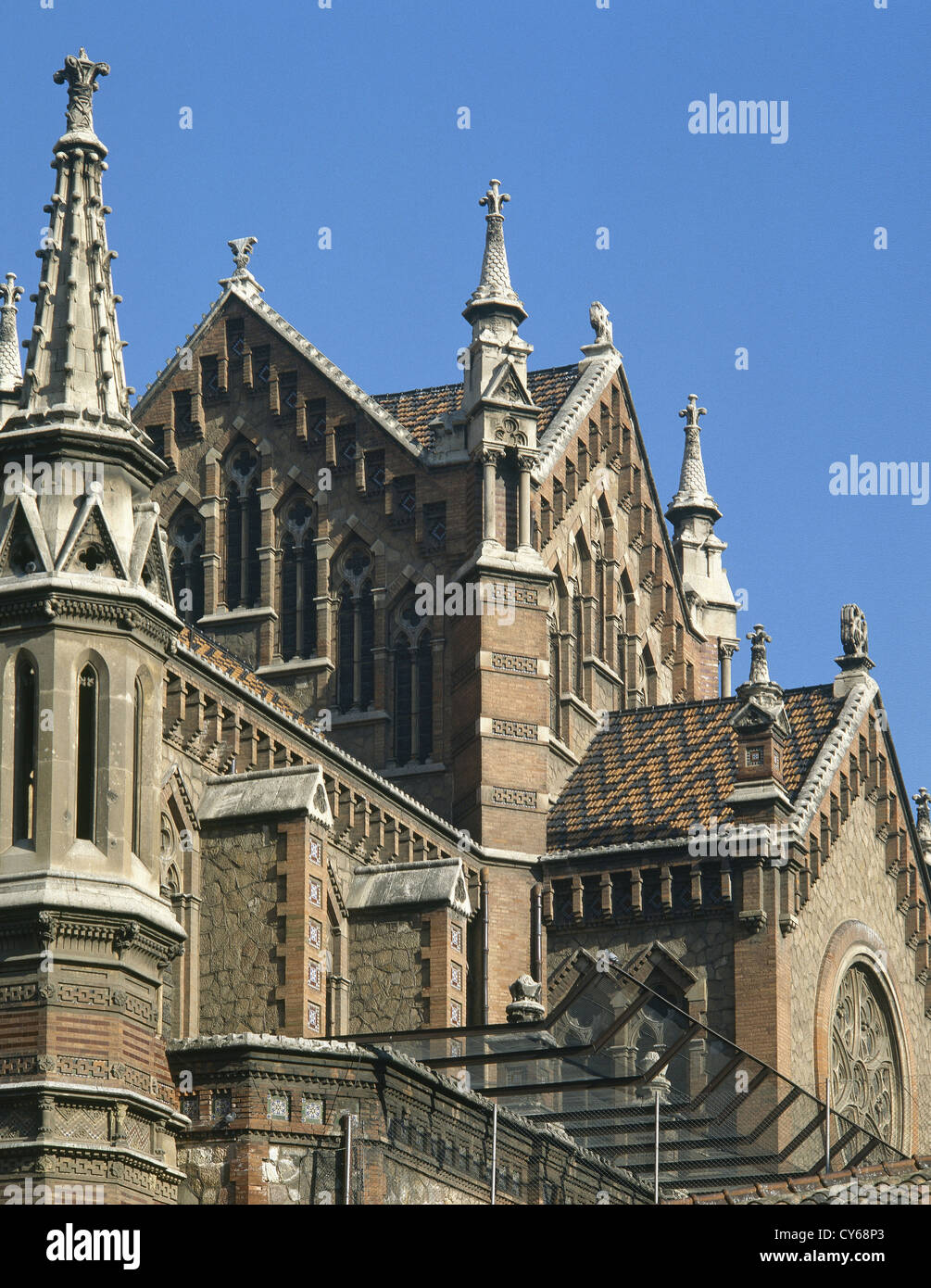 Spagna. Barcellona. Chiesa dell'Salesas (1877-1885). Costruire da Joan Martorell (1833-1906). Stile neogotico. Foto Stock