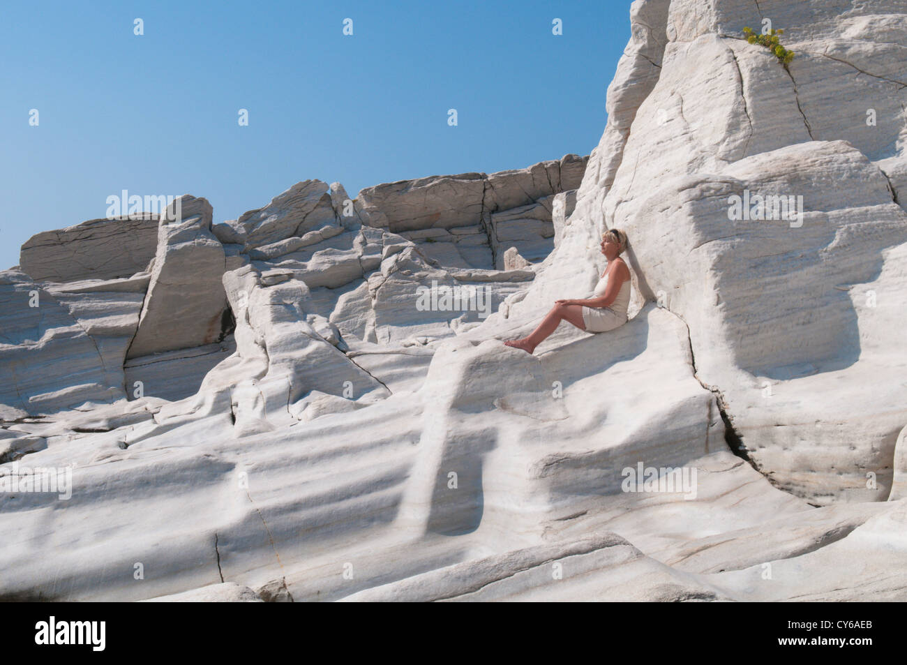 Thassos, Grecia. Isola greca. Settembre. Una delle antiche cave di marmo sul penninsula presso Alyki o Aliki. Foto Stock