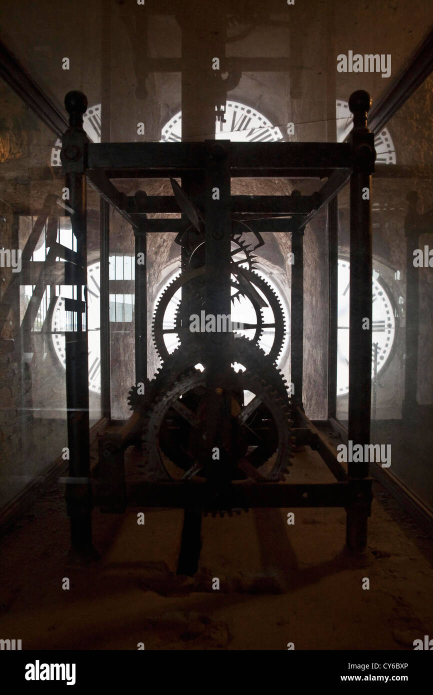 Gli ingranaggi del clock all'interno della torre di Massa Marittima (provincia di Grosseto, Toscana meridionale, Italia) Foto Stock