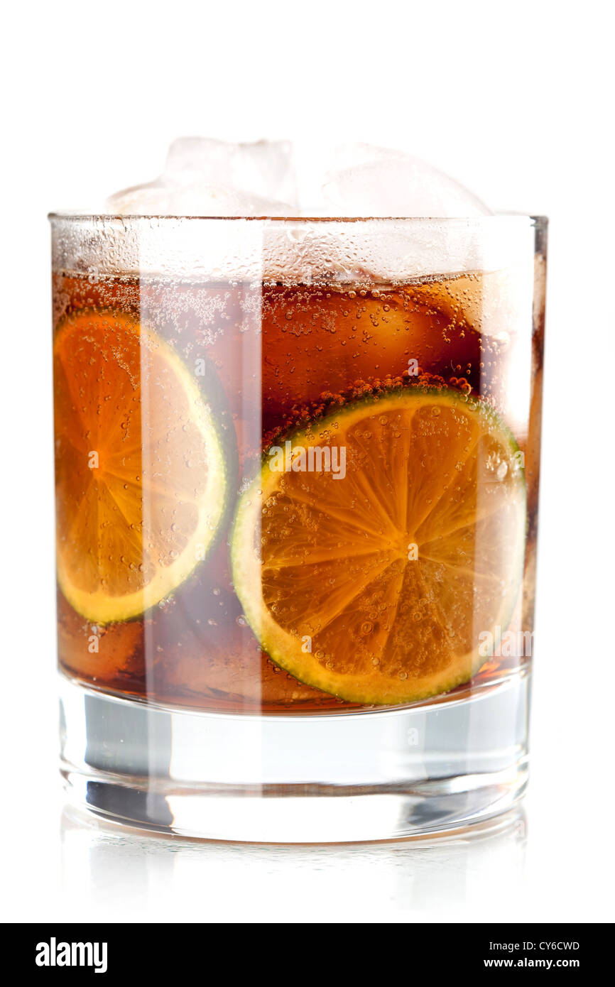 Cocktail alcolici collection - Cuba Libre. Isolato su sfondo bianco Foto Stock