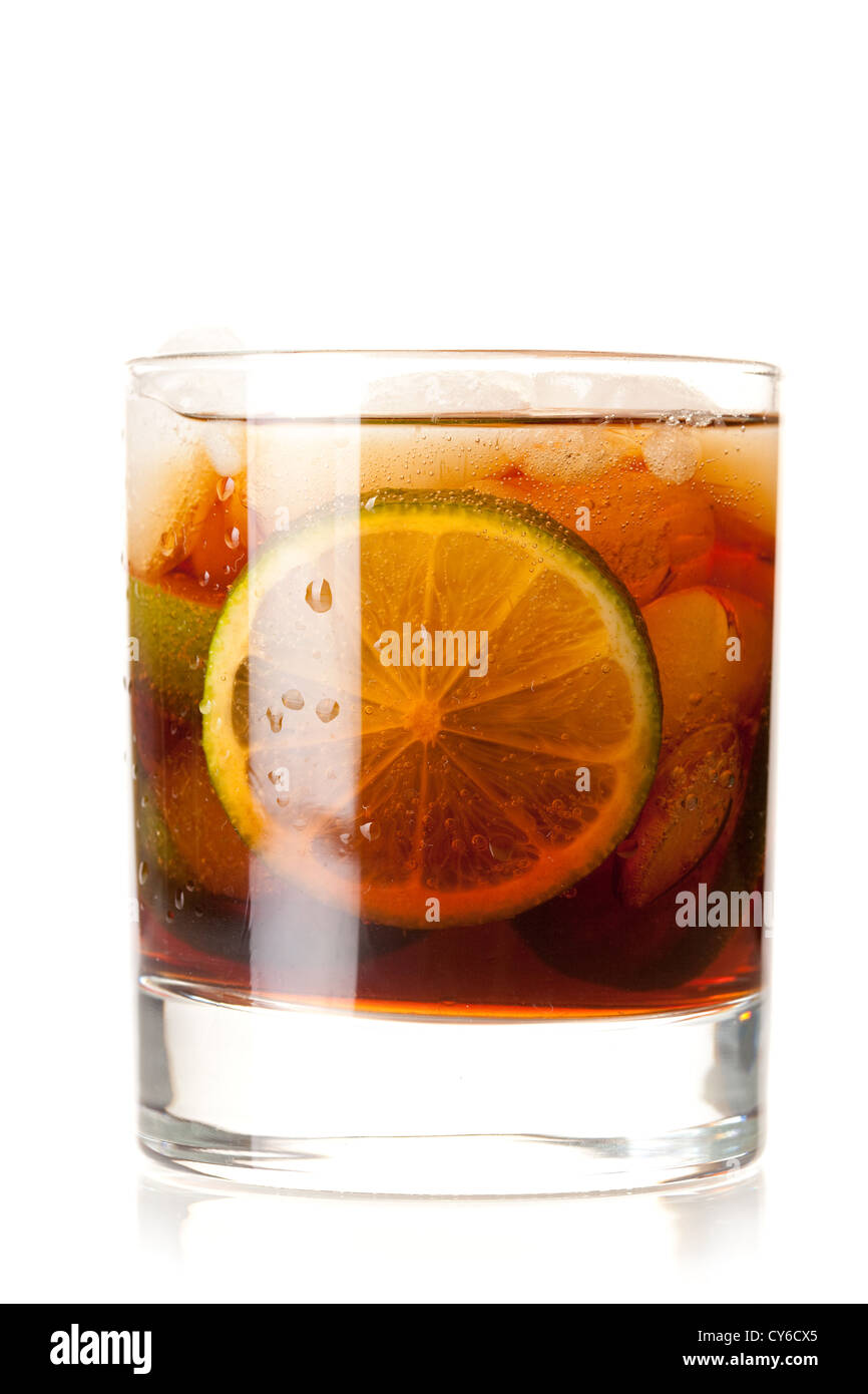 Cocktail alcolici collection - Cuba Libre. Isolato su sfondo bianco Foto Stock