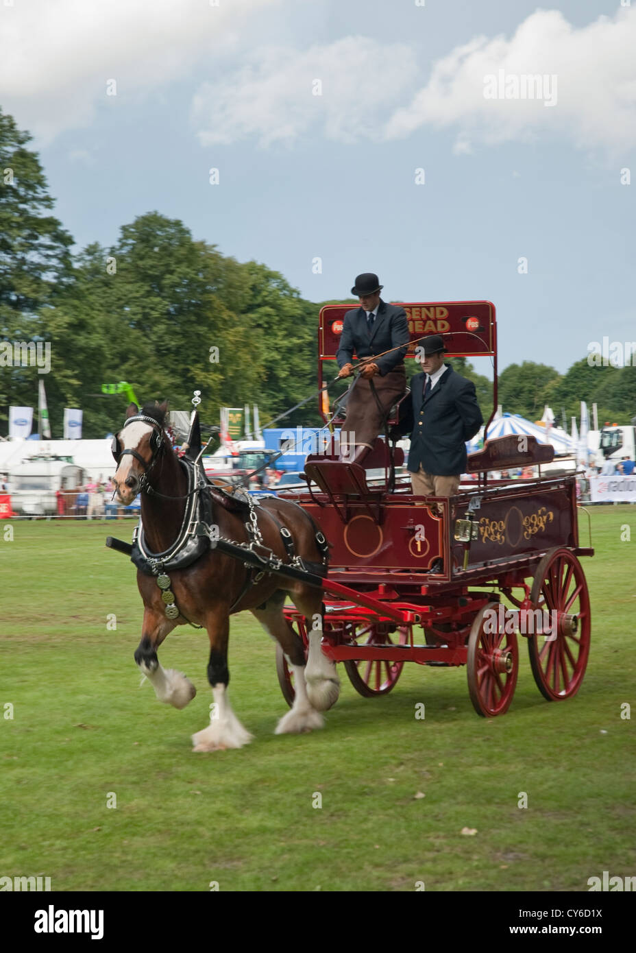 Storica birreria carrello visualizzazione presso l'Highland Show, Edimburgo Foto Stock