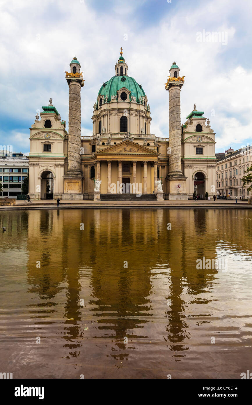 San Carlo, la Chiesa (Karlskirche) a Vienna, in Austria Foto Stock