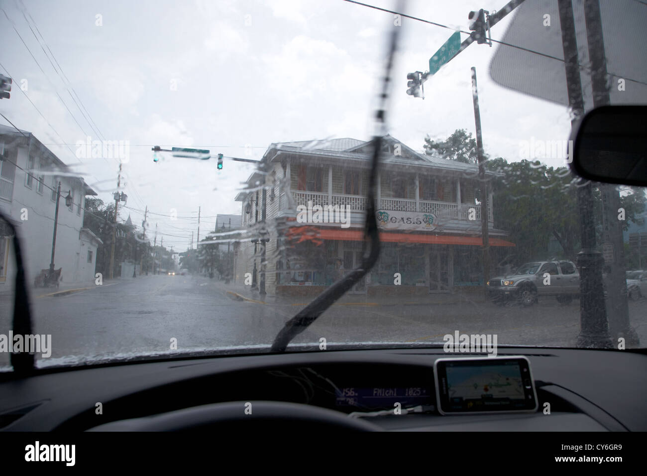 La guida attraverso pesanti tempesta meteo a key west florida usa Foto Stock