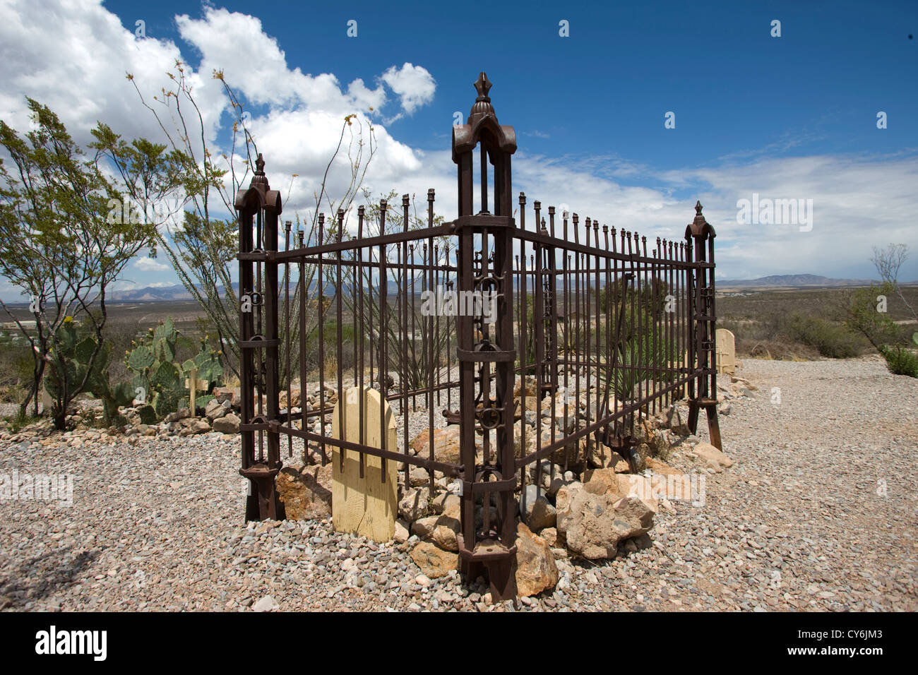 Ghisa recintata GRAVE Boot Hill Cimitero lapide COCHISE COUNTY ARIZONA USA Foto Stock