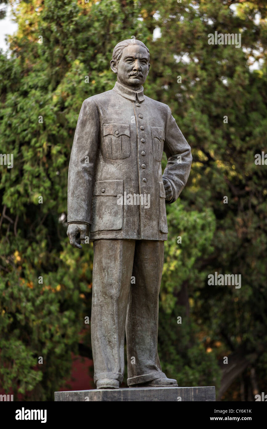 Statua di Sun Yat Sen in Zhong Shan Park a Pechino in Cina Foto Stock