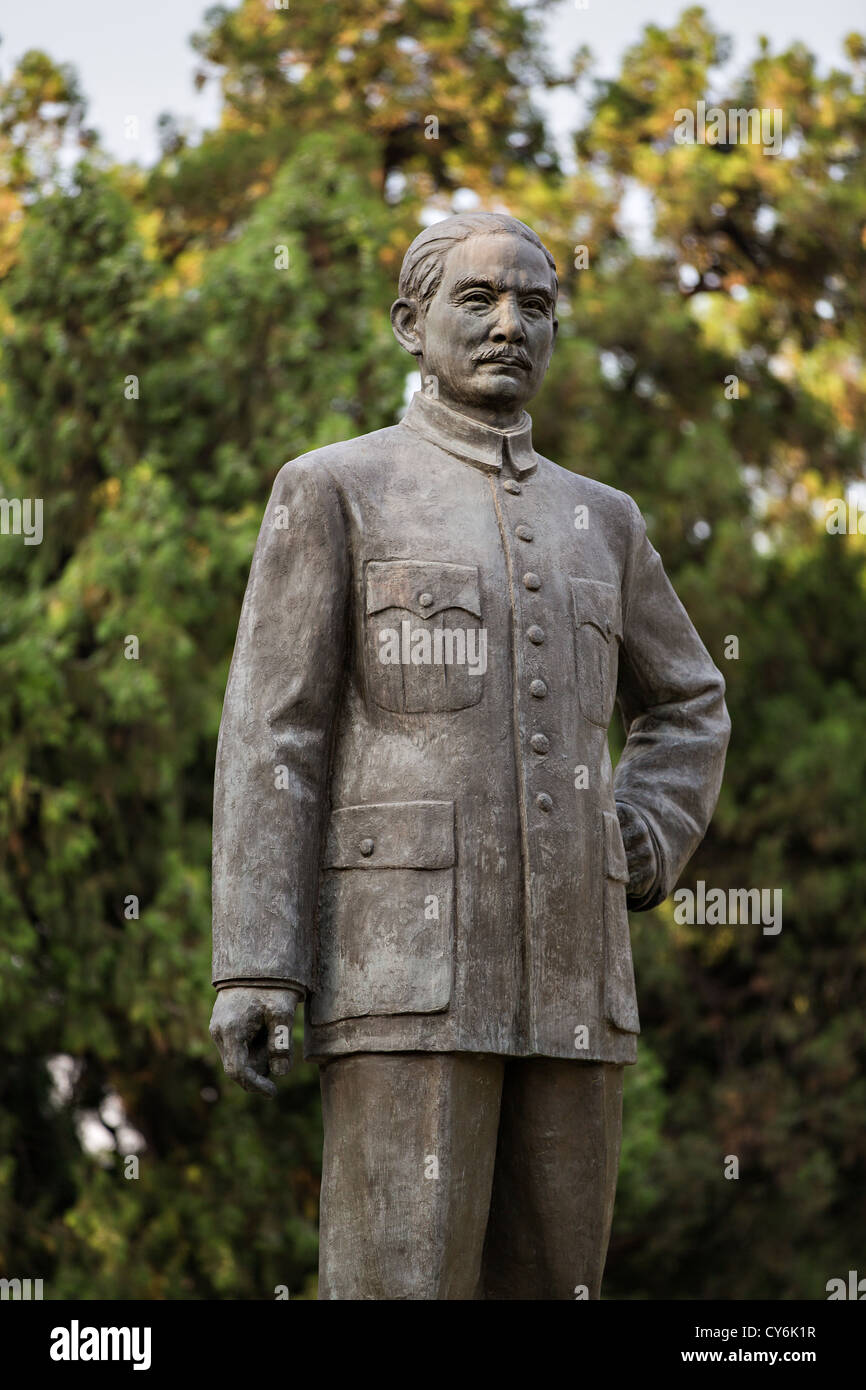Statua di Sun Yat Sen in Zhong Shan Park a Pechino in Cina Foto Stock