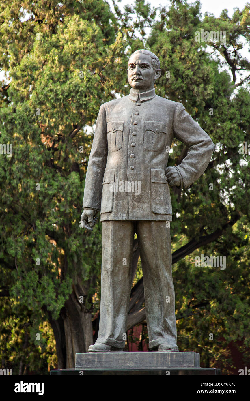 Statua di Sun Yat Sen in Zhong Shan Park a Pechino in Cina Foto Stock